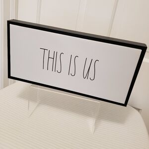 "THIS IS US" WALL DECOR SIGN MEASURES 15 X 7 X 1.50